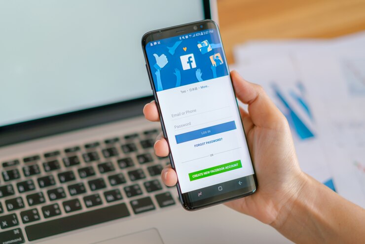 Mastering Facebook Marketing for E-commerce Success: Key Strategies and Tips